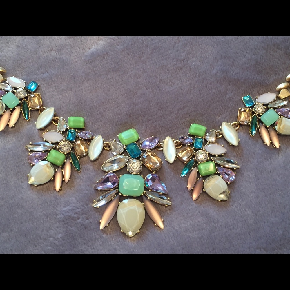 STELLA & DOT STATEMENT NECKLACE 💋